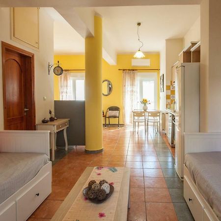 Evelia Apartment Galatas  Exterior photo