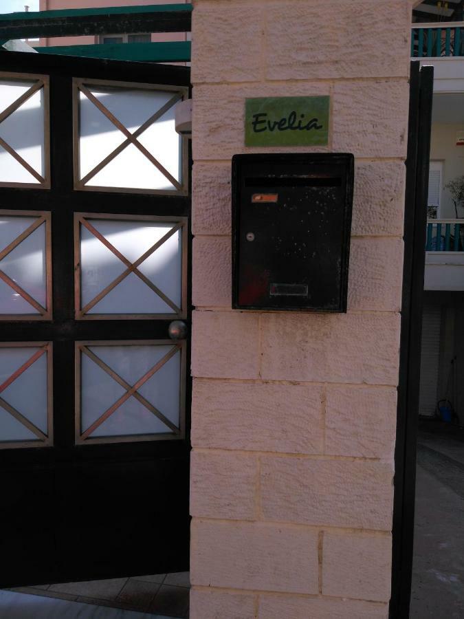 Evelia Apartment Galatas  Exterior photo