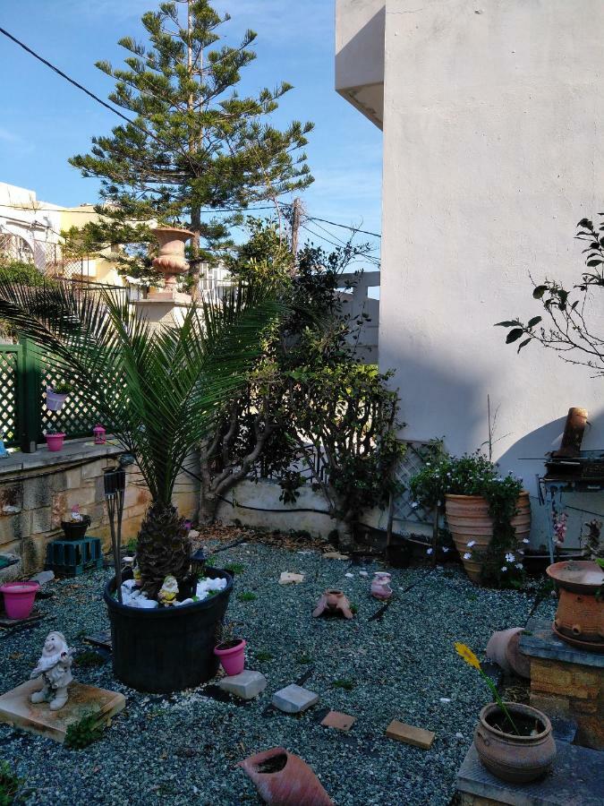 Evelia Apartment Galatas  Exterior photo