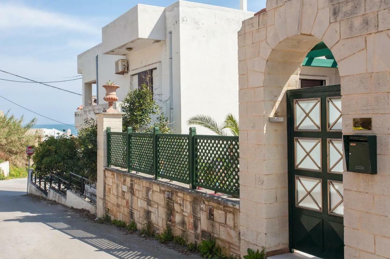 Evelia Apartment Galatas  Exterior photo