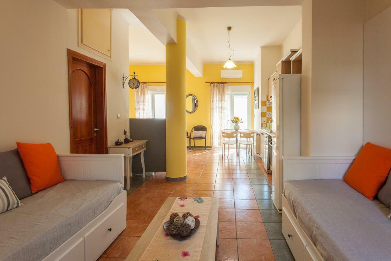 Evelia Apartment Galatas  Exterior photo