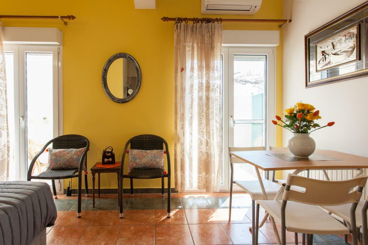 Evelia Apartment Galatas  Exterior photo