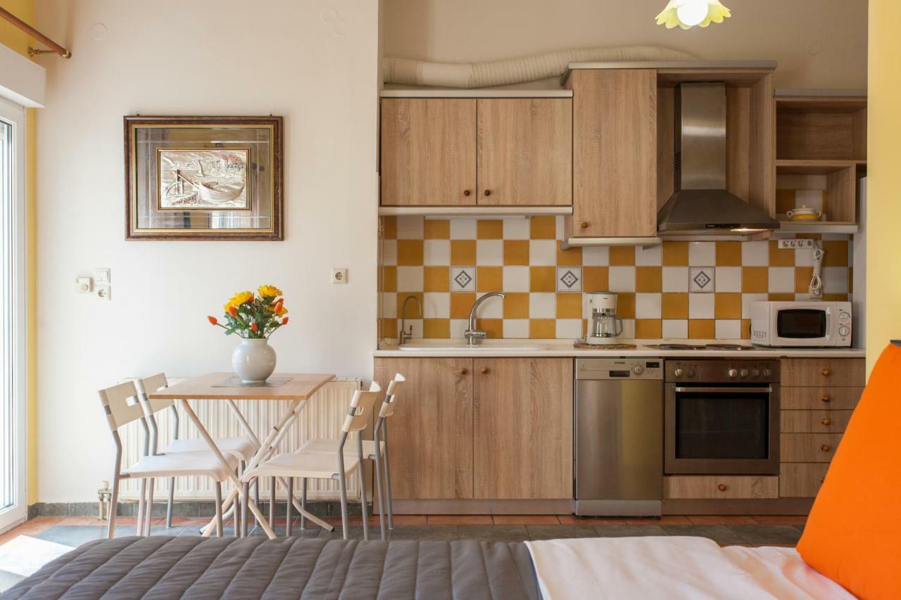 Evelia Apartment Galatas  Exterior photo